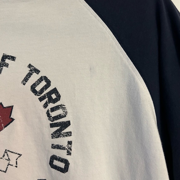 University of Toronto long sleeve by Varsity clothing brand - Picture 4 of 5